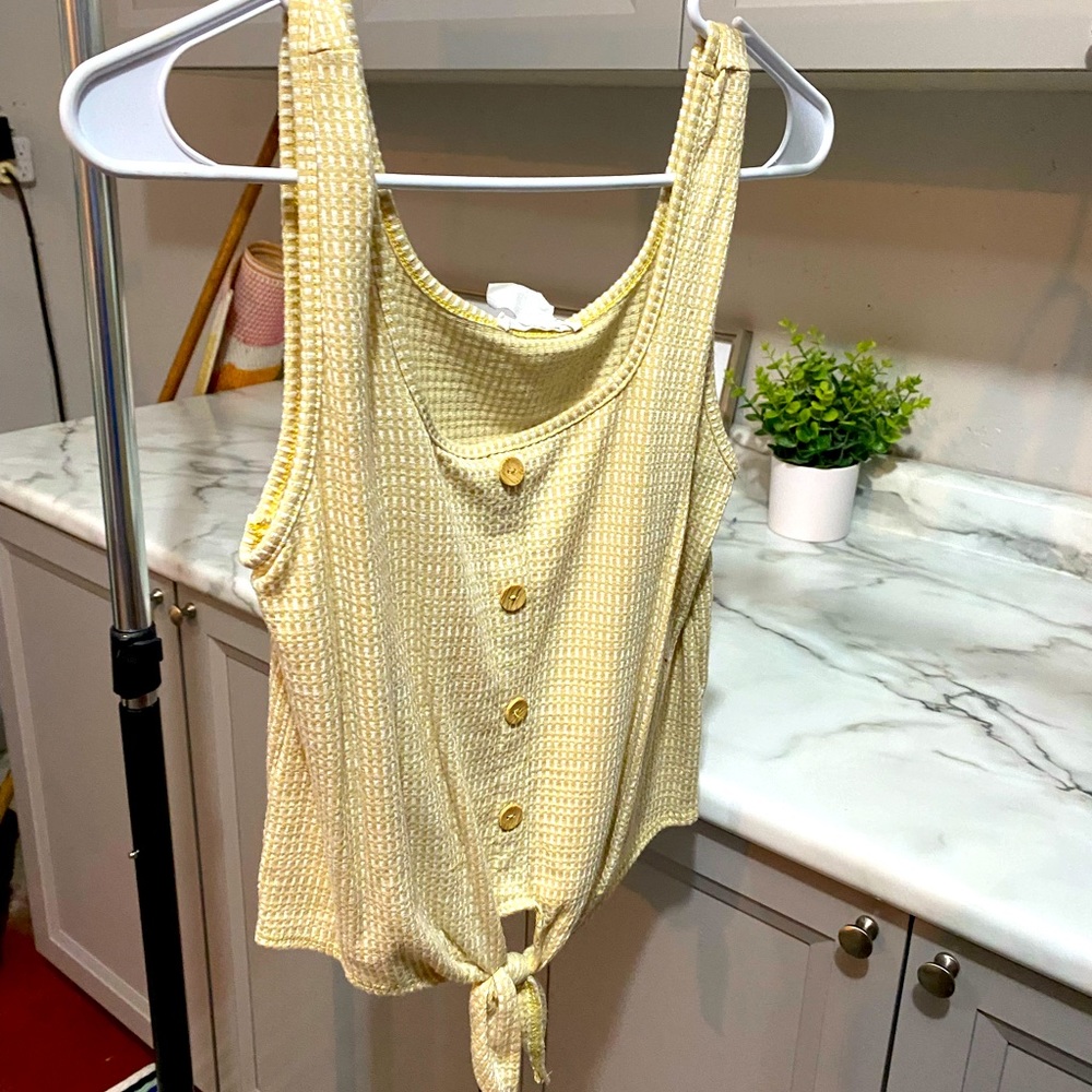 💋SOLD💋Tie- front tank top
